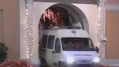 STIGLA HITNA POMOĆ U ZADRUGU Učesnik kuka u kameru i tvrdi da umire, desio mu se horor, cimeri mu uskaču u pomoć!