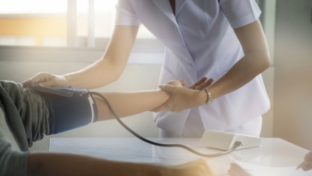 DOŠLA NA SLAVU, PA OSTAVILA SVE GOSTE BEZ REČI Potez ove medicinske sestre je razbesneo sve, društvene mreže se usijale: "Je l ovo normalno?!"