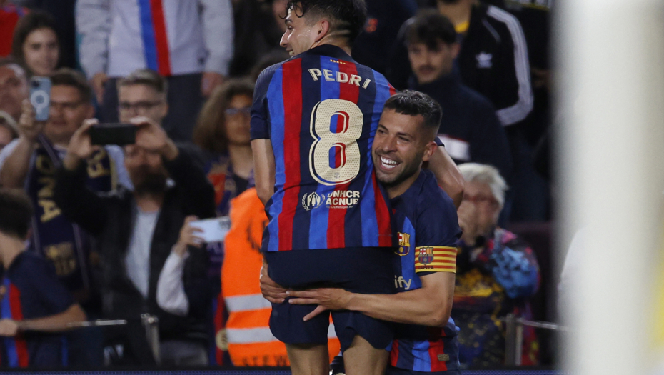 NI SA IGRAČEM VIŠE NIJE LAKO Barselona od 27. minuta igrala 11 na 10, pa jedva došla do pobede protiv Osasune