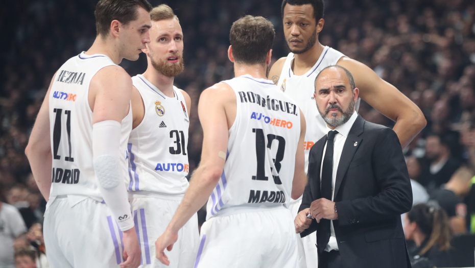 MINUT ĆUTANJA Košarkaši Reala odali počast žrtvama tragedije na Vračaru (VIDEO)