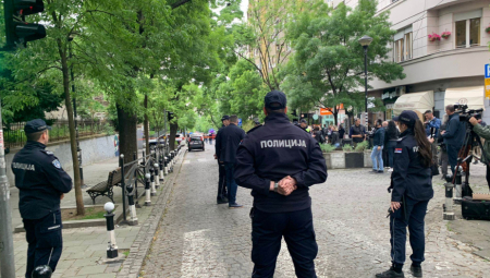 SUTRA POČINJE NASTAVA Šest policajaca u jednoj smeni u O.Š. "Vladislav Ribnikar"