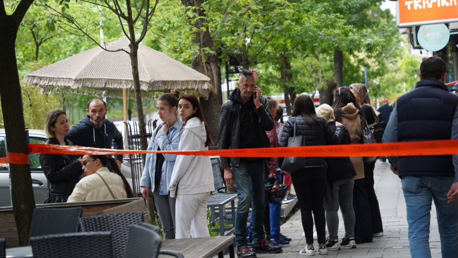 LEŽAO PORED MRTVE DRUGARICE Dečak preživeo masakr, krvav iskočio kroz prozor: Mama, sve ih je pobio