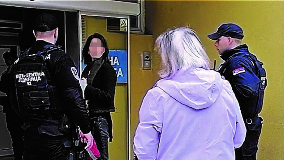 "MOJA UNUKA JE UNUTRA, NIŠTA NE GOVORE, UMIREM OD BRIGE..." Ispred Tiršove očajni roditelji čekali informacije, baka operisane devojčice u suzama