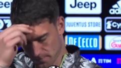 VLAHOVIĆEV ZAGRLJAJ PORODICAMA ŽRTAVA Srpski fudbaler poslao poruku, pa se prekrstio: Neka počivaju u miru (VIDEO)