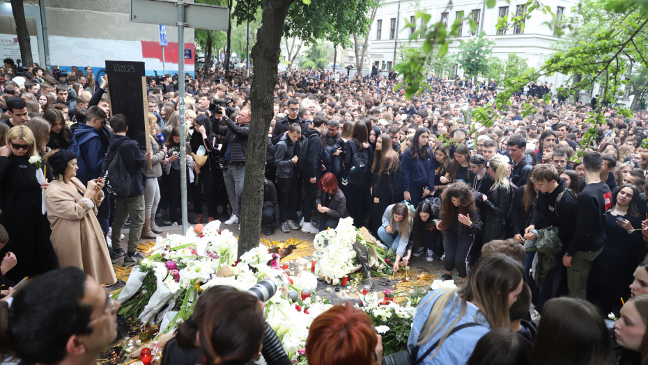 ISPOVESTI PREŽIVELE DECE MASAKRA NA VRAČARU "Pucao je jednom rukom, menjao šaržere...izgledao je kao da je neko drugi, a ne naš drug!"