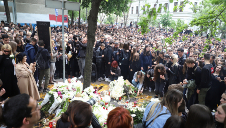 ISPOVESTI PREŽIVELE DECE MASAKRA NA VRAČARU "Pucao je jednom rukom, menjao šaržere...izgledao je kao da je neko drugi, a ne naš drug!"