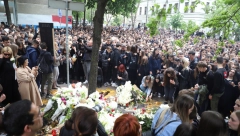 ISPOVESTI PREŽIVELE DECE MASAKRA NA VRAČARU "Pucao je jednom rukom, menjao šaržere...izgledao je kao da je neko drugi, a ne naš drug!"