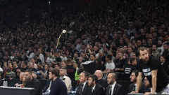 SUZE I RUŽE UMESTO PESME Potresne scene u Areni (FOTO)
