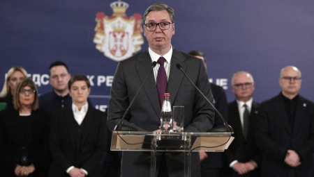 VUČIĆ POSLE TRAGEDIJA KOJE SU ZADESILE SRBIJU Srbija prima 1.200 novih policajaca