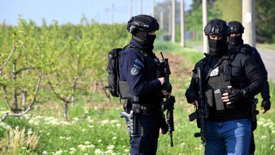 OVO ORUŽJE JE PRONAĐENO U VIKENDICI MASOVNOG UBICE Spektakularna akcija srpske policije (VIDEO)