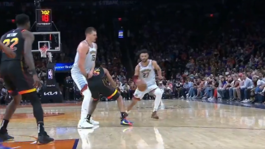 JOKIĆ SE PREVIJAO OD BOLOVA Srbin dobio udarac u međunožje, sudije se opasno obrukale (VIDEO)