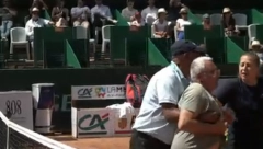 HOĆU DA GA VIDIM Navijač prekinuo meč, pa počeo da viče