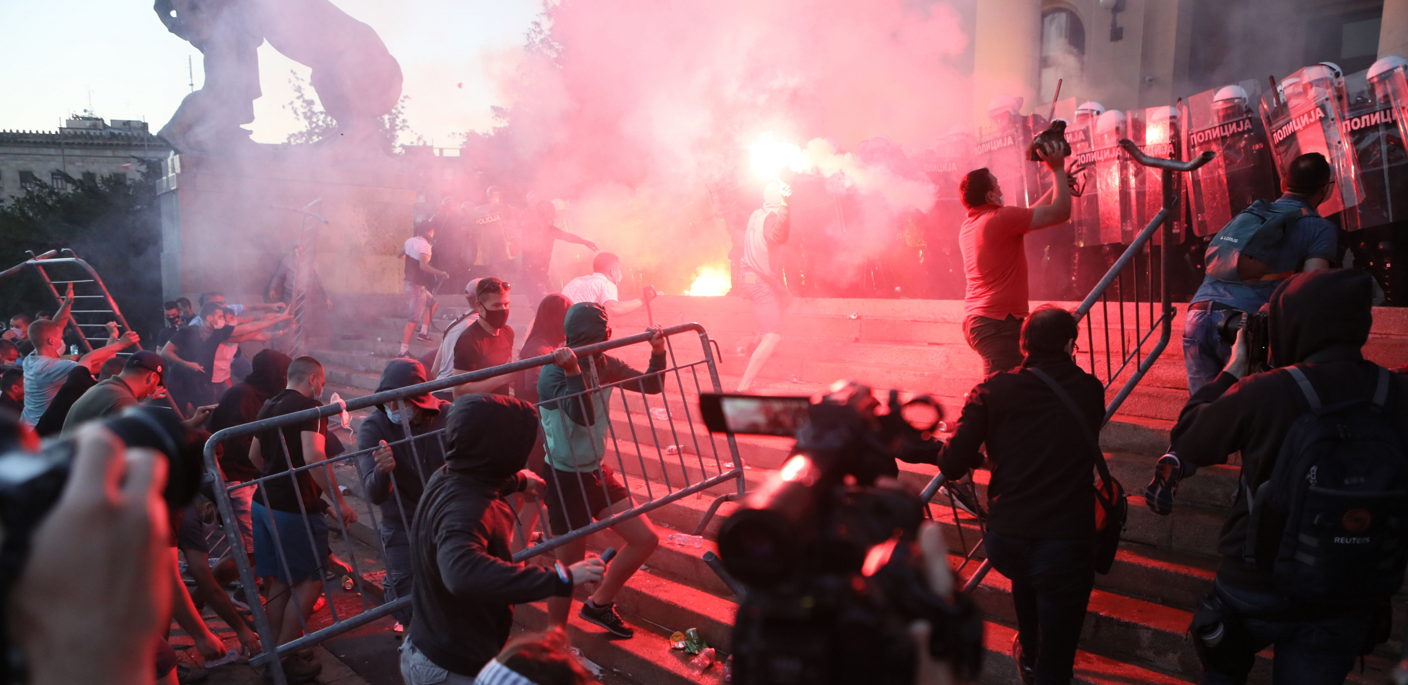 RASKRINKANI Đilasovi tzv. borci protiv nasilja spremaju haos za nedelju uveče, izbori ih uopšte ne zanimaju SVESNI DA ĆE PUĆI, PROBAĆE NASILNO DA PREUZMU VLAST