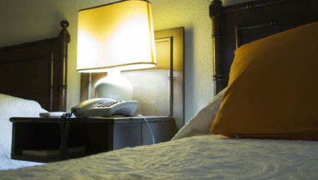 "ŽENA 40 GODINA, UDATA, DECA... A VUČE SE S KLINCEM PO HOTELU" Post digao Srbiju na noge, velika rasprava o neverstvu