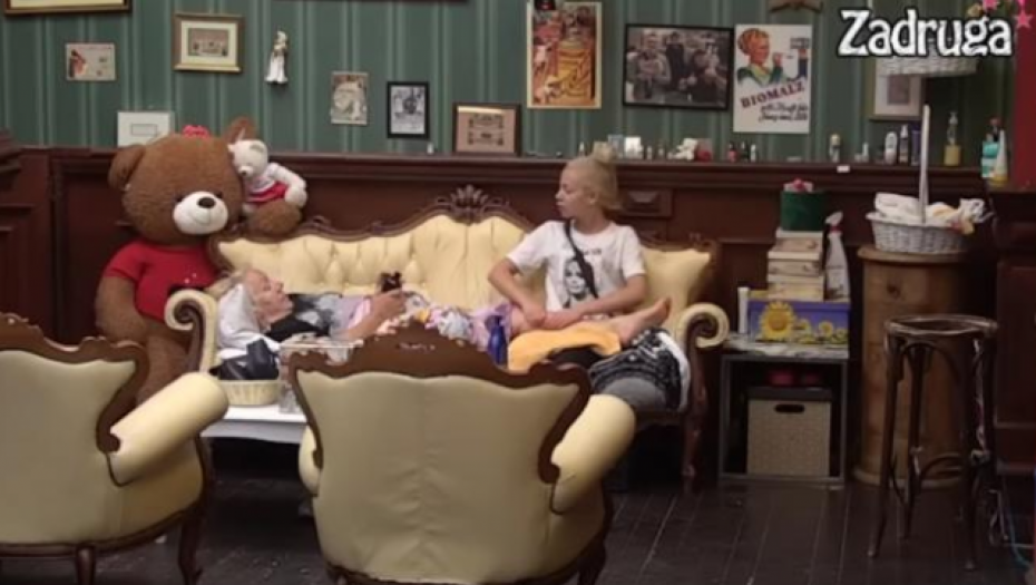 ANA ĆE DOŽIVETI NERVNI SLOM! Zorica Marković je proziva i ismeva iza leđa, raskrinkala njenu sramotu i ponizila!