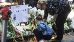 POTRESNI STIHOVI O STRADALIM ĐACIMA Cela Srbija je ostala nema, osam duša nastrada istog trena, zaplakala bi i granitna stena, ali njih više nema