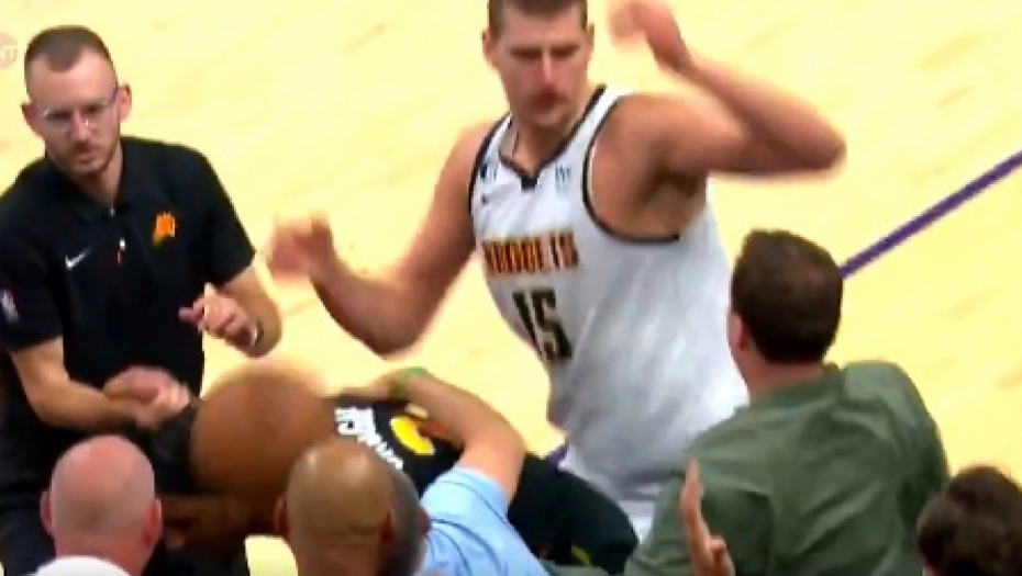 SCENA O KOJOJ PRIČA CELA AMERIKA Jokić laktom udario milijardera i gazdu Feniksa - totalni karambol (VIDEO)