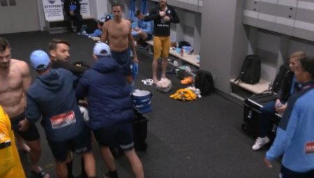 STRAŠAN SKANDAL U AUSTRALIJI Srbin i Hrvat se hvatili za vrat u svlačionici: Ninković došao da čestita, pa nastao totalni haos (VIDEO)