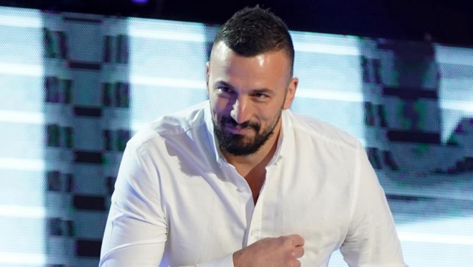 VLADIMIR TOMOVIĆ ZADOBIO JEZIVE POVREDE Bivši zadrugar razbio glavu, šok snimak sa sigurnosnih kamera!