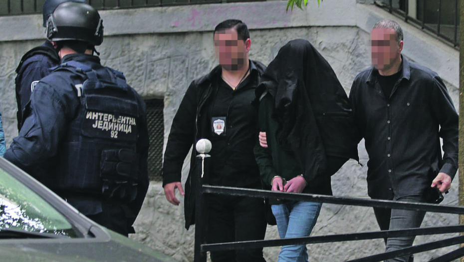 Smrt seju i legalni pištolj i nelegalna puška!