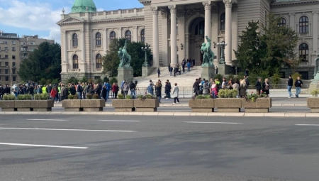 SKIDAJU MASKE! Još jedna potvrda da je protest u Beogradu bio isključivo politički skup!