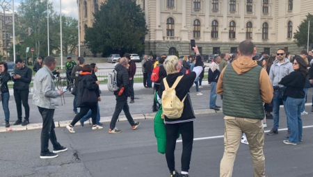 OPOZICIJU MIRNA ŠETNJA NE ZANIMA, UMARA IH! Kako ih nije sramota:  Razočarani što nije bilo nasilja, pozivaju na nove incidente (FOTO)