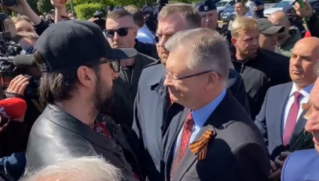 "NI JEDAN KORAK DALJE!" Presreli ruskog ambasador u Poljskoj, nastao opšti haos! (VIDEO)