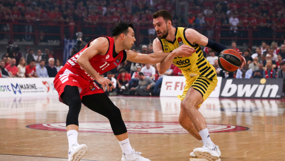 OLIMPIJAKOS IDE NA FAJNAL-FOR Grci u majstorici otpisali Fener, Gudurić ubacio 8 trojki, ali uzalud