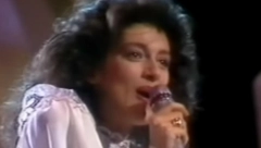 SKANDAL KOJI JE TRESAO CELU JUGOSLAVIJU! Na Eurosong htele ove dve popularne pevačice, a njena pobeda iznenadila je i šokirala sve!