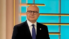 VUČEVIĆ OSUDIO AGRESIVNU RETORIKU OPOZICIJE Protesti protiv nasilja u društvu sa porukama “prebićemo”, “ubićemo”, “vijaćemo vas po ulicama”