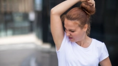 ZBOG OVE GREŠKE DEZEDORANS NEMA EFEKTA Dermatolog otkriva caku za koju malo ko zna!