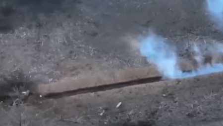 "DALJE NEĆETE PROĆI!" Dron uhvatio ludačku borbu u rovu, sam zaustavio ruski proboj! (VIDEO)