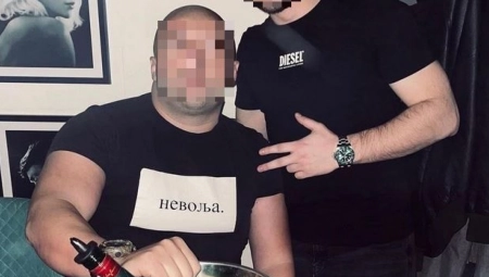 UBICA IZ NOVOG SADA NE PRESTAJE DA ŠOKIRA Jedan detalj na majici svima je privukao pažnju! (FOTO)