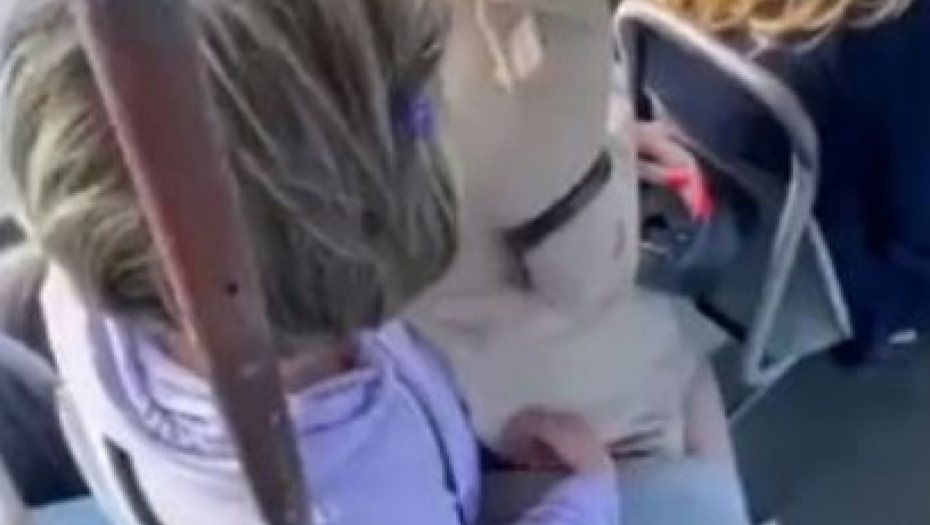 SNIMAK NE PRESTAJE DA ŠOKIRA SRBIJU Zbog zauzetog mesta u tramvaju sela ženi u krilo