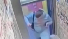 LIFT UMALO PRESEKAO ČOVEKA Zagledao se u telefon i to ga moglo koštati života