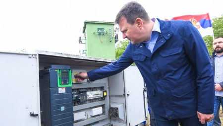 POVEĆAN KVALITET VODE ZA PIĆE Mirović pustio u rad postrojenje u Radojevu (FOTO)