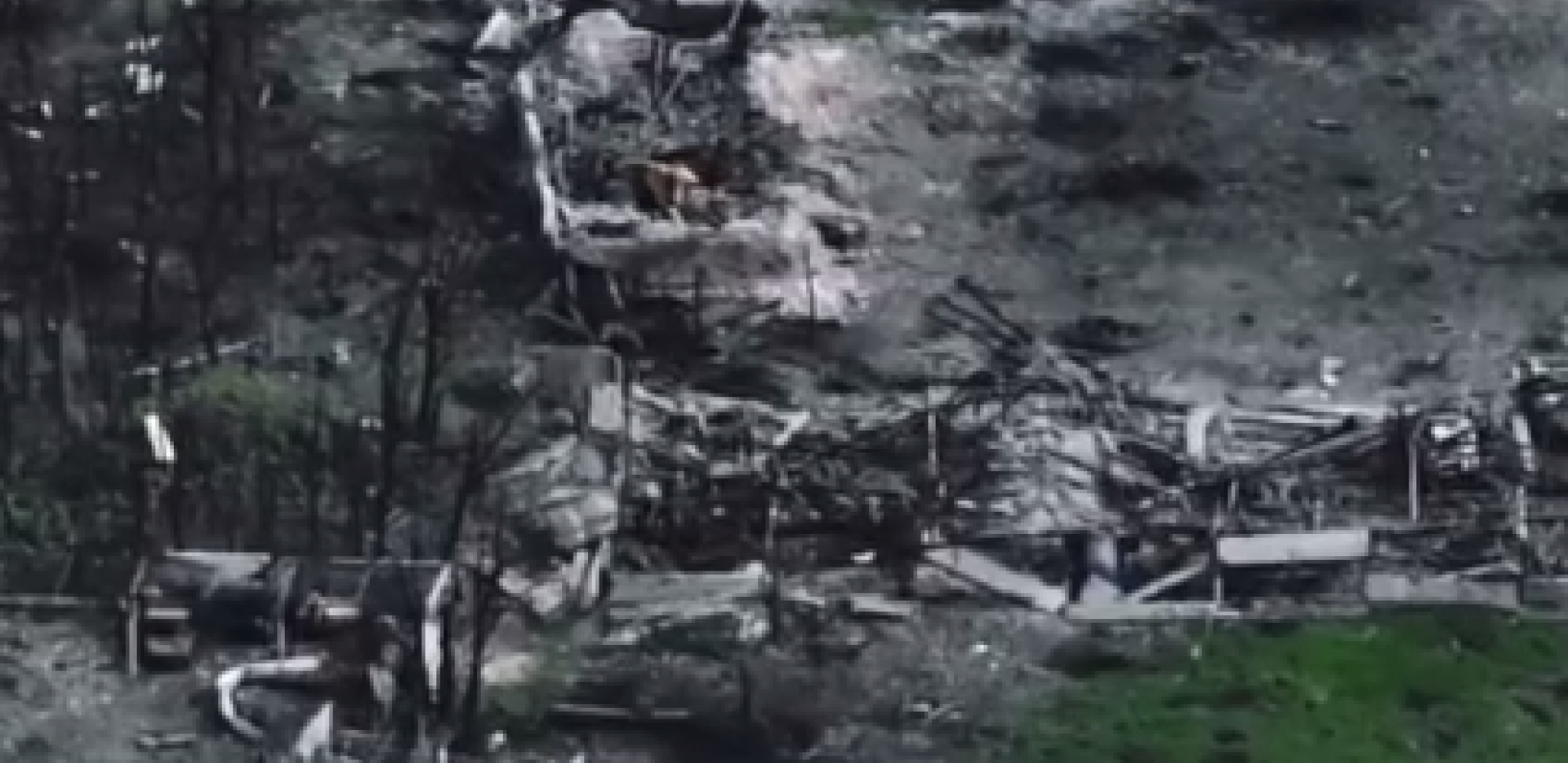 SCENA KAO IZ NAJGOREG KOŠMARA! Dron snimio grad ceo sravljen sa zemljom u Ukrajini (FOTO/VIDEO)