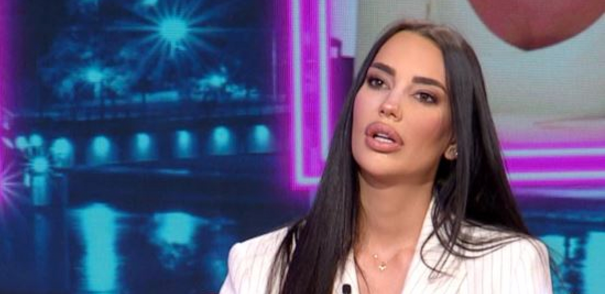 SILIKONI U PRVOM PLANU Kaća Grujić u nikad kraćoj haljini, zapalila Instagram fotkom iz Budve