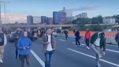 TAJKUNSKI OLOŠ BI DA ŠALJE NA DOŽIVOTNU ROBIJU Porasli apetiti lešinara sa protesta, više neće smene nego da zatvaraju! (FOTO)