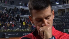 NOVAK ZAPLAKAO PRED KAMERAMA Đoković se obratio porodicama žrtava, a onda nije mogao da zaustavi suze (FOTO)