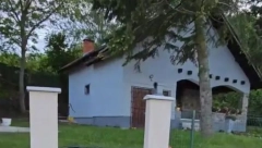 OVO JE VIKENDICA NAŠEG POZNATOG PEVAČA Umesto majstora, kuću su renovirali on i njegova žena, a evo kako je to izgledalo (FOTO)