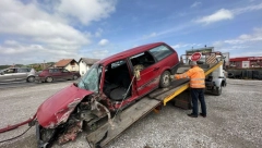 VATROGASCI SEKLI VOZILO I VADILI ČOVEKA Teška saobraćajna nesreća na Ibarskoj (FOTO)