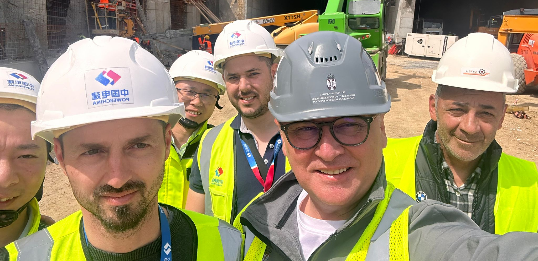 STIŽU NOVI PUNJAČI ZA ELEKTRIČNE AUTOMOBILE NA SRPSKIM AUTO-PUTEVIMA Vesić objavio lepu vest: Radovi na obilaznici polako se privode kraju