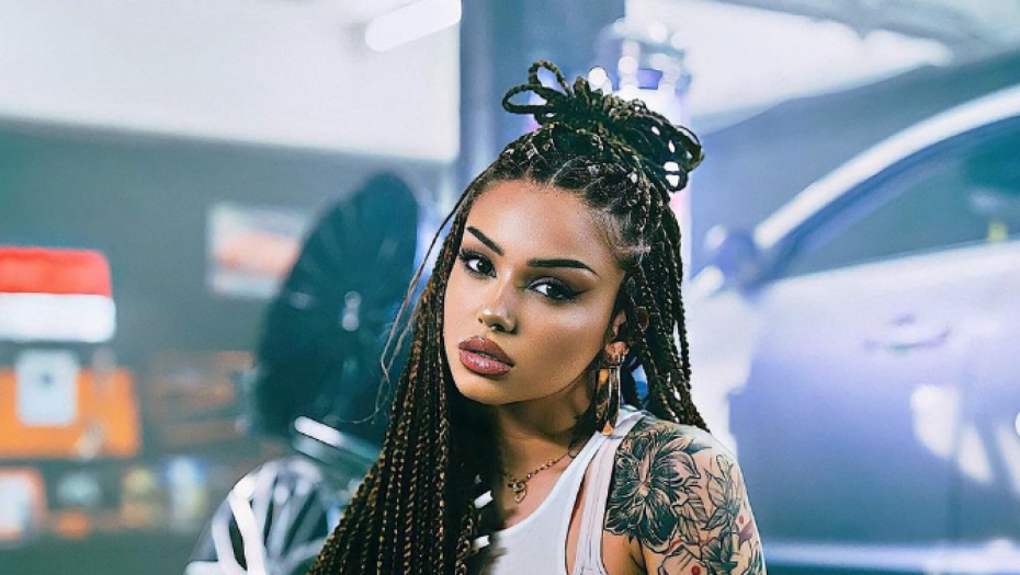 BRESKVICA UNAPREDILA VOZNI PARK Pevačica ne krije da voli besne mašine, a sada je pokazala novu "pčelicu"