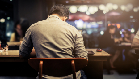 ZABRLJAO JE U ŠKOLI, A JA NEĆU DA PLAĆAM KAFICE Oglas Jasmine, koja traži posao sinu, postao je hit