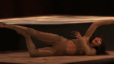 "IZGLEDA KAO DA JE U SOLARIJUMU, PA SE BORI DA IZAĐE IZ NJEGA" Urnebesni komentari Duške Vučinić na nastup pobednice Evrovizije, a ni oni nisu bili pošteđeni!