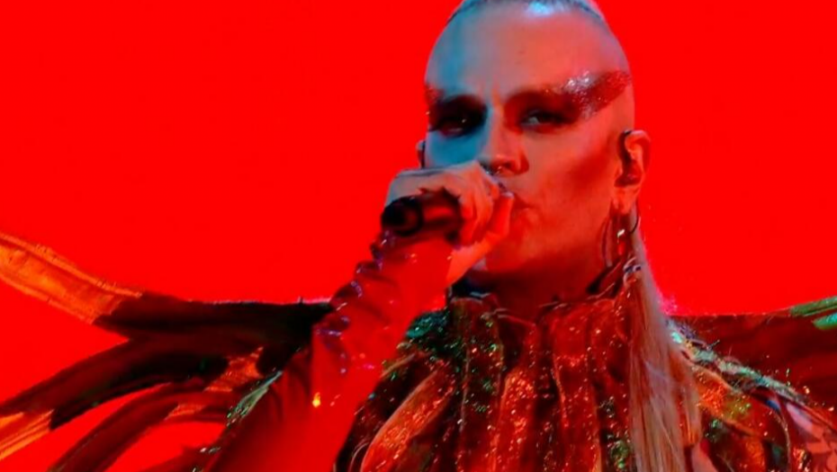 NEMAČKI PREDSTAVNIK ZALEDIO PRISUTNE SVOJIM STAJLINGOM I NASTUPOM Izašao na scenu u šljokičastim štiklama, a onda krenuo da uvija! (VIDEO)