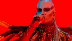 NEMAČKI PREDSTAVNIK ZALEDIO PRISUTNE SVOJIM STAJLINGOM I NASTUPOM Izašao na scenu u šljokičastim štiklama, a onda krenuo da uvija! (VIDEO)