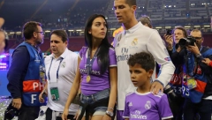 KOLIKO NOVCA NALSEĐUJE RONALDOVA ŽENA? Džordžini idu milioni, Ronalda već boli glava  (FOTO)