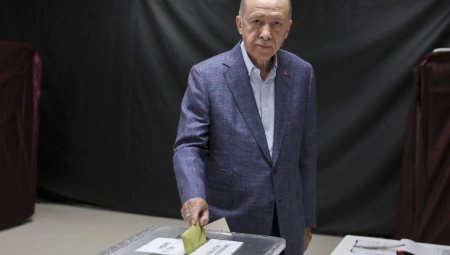 ERDOGAN GLASAO U ISTANBULU Njegov glavni protivnik u Ankari (FOTO)